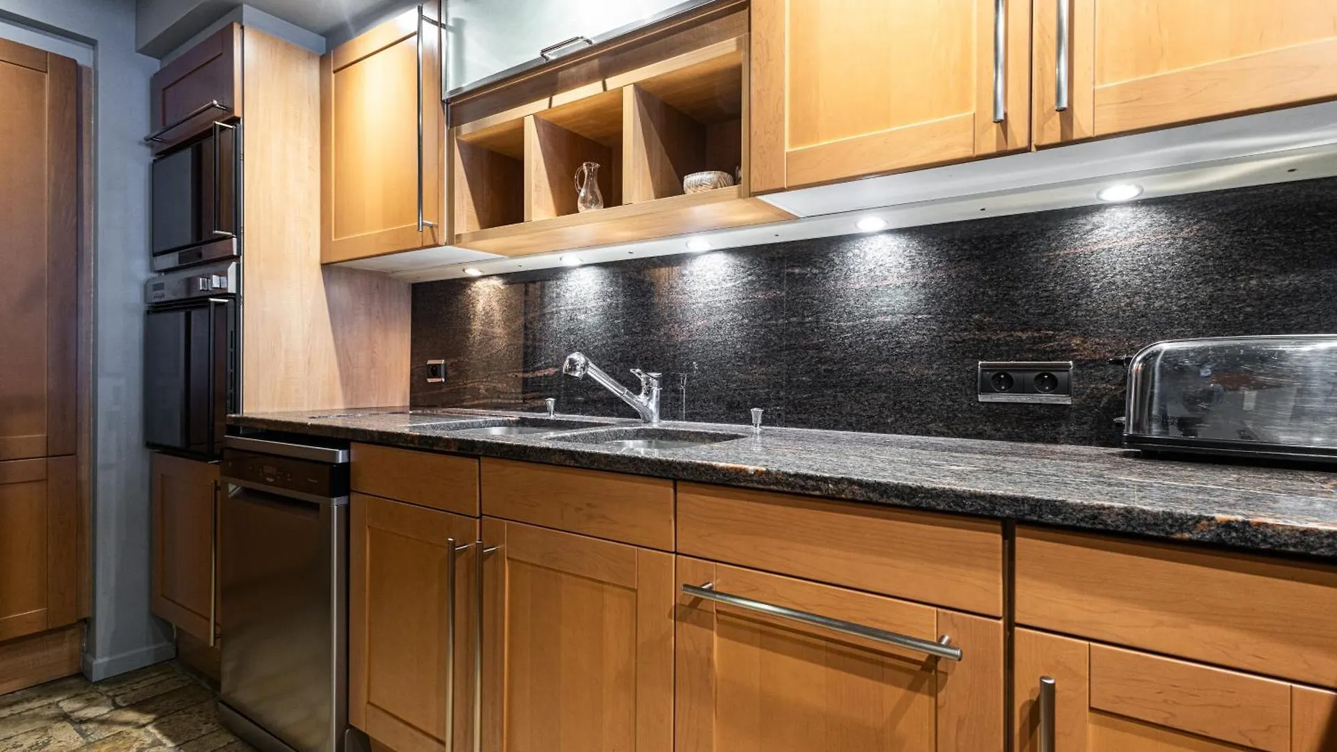 아파트 Triplex 150M2 Coeur Vieille Ville 칸느
